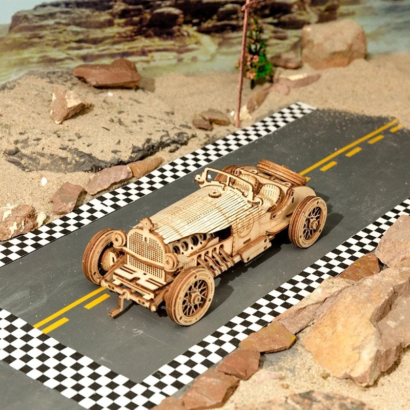 🏎️ Puzzle 3D in Legno – Auto da Corsa da Assemblare (Scala 1:18)